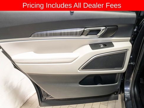 Used 2025 Kia Telluride EX FWD image 12