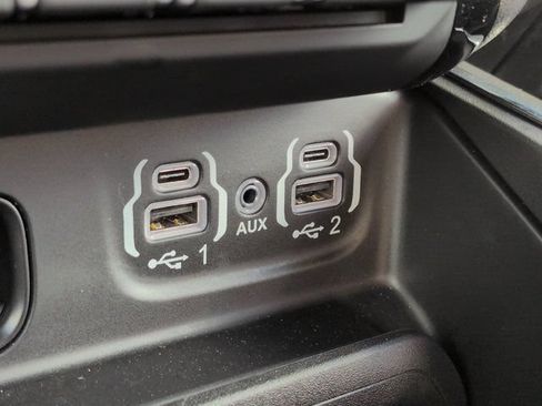 Used 2024 RAM 1500 Laramie AWD/4WD image 22