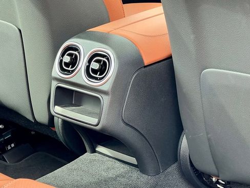 Certified 2026 Mercedes-Benz C 300 4MATIC Sedan image 11