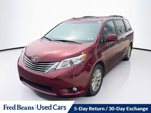 Used 2014 Toyota Sienna XLE image 2