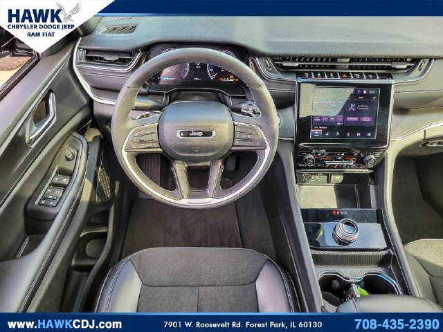 Certified 2025 Jeep Grand Cherokee Altitude AWD/4WD image 13