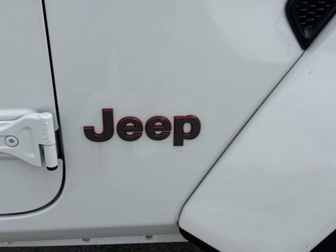 Used 2024 Jeep Wrangler Unlimited Rubicon w/ Technology Group AWD/4WD image 11