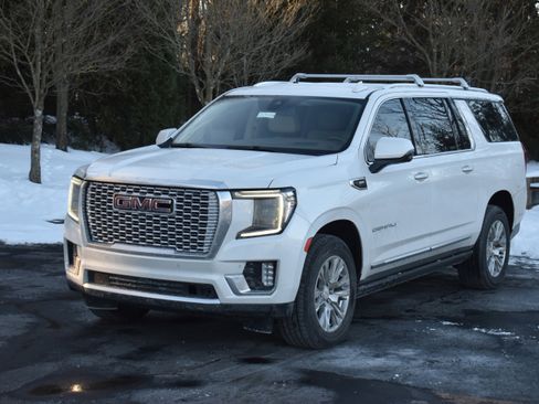 Used 2022 GMC Yukon XL Denali image 2