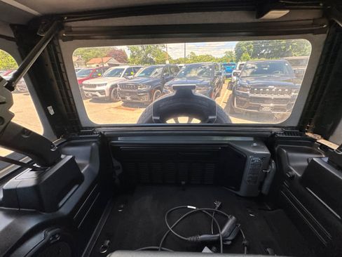 Used 2023 Jeep Wrangler Unlimited Sahara w/ Cold Weather Group AWD/4WD image 32