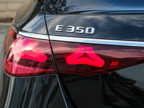 New 2026 Mercedes-Benz E 350 4MATIC Sedan image 9