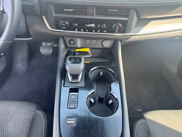 Used 2025 Nissan Rogue SV FWD image 13