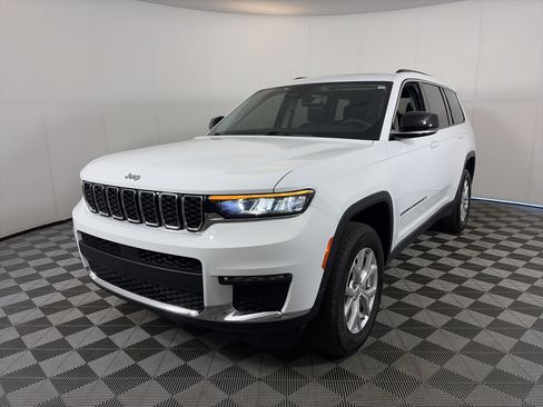 Used 2023 Jeep Grand Cherokee L Limited AWD/4WD image 2