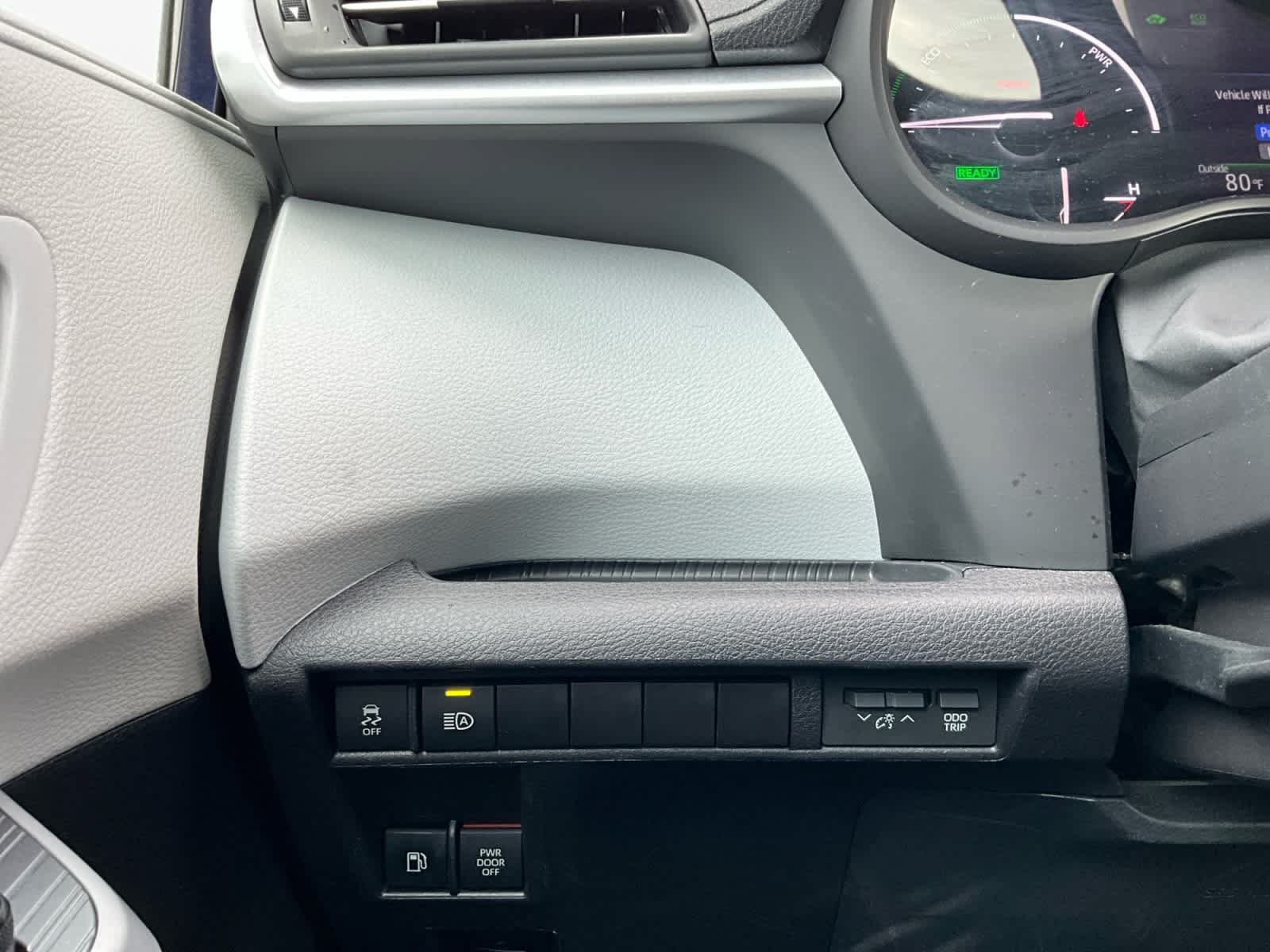 Used 2025 Toyota Sienna XLE FWD image 18