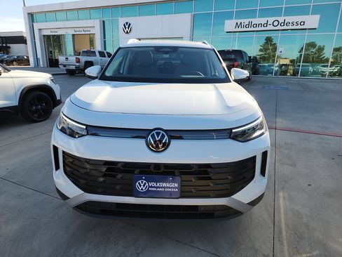 New 2026 Volkswagen Tiguan SE image 2