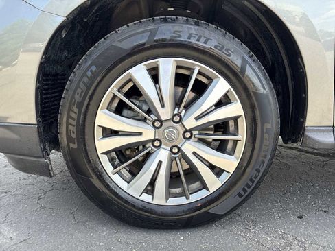 Used 2019 Nissan Pathfinder SV FWD image 18