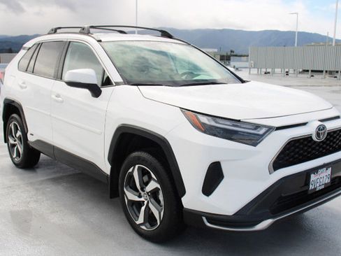 Certified 2025 Toyota RAV4 SE image 2