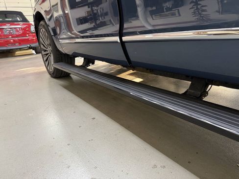 Used 2019 Lincoln Navigator Reserve AWD/4WD image 38