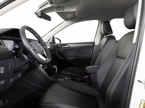 Used 2024 Volkswagen Tiguan SE AWD/4WD image 15