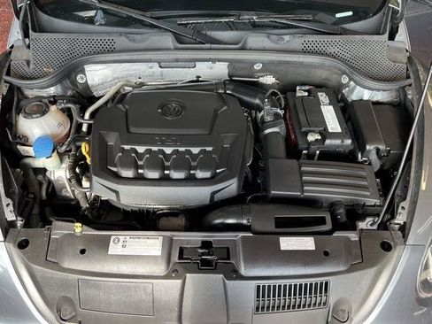 Used 2018 Volkswagen Beetle 2.0T SE FWD image 12