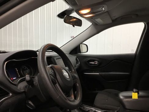 Used 2020 Jeep Cherokee Latitude image 5