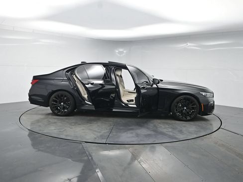 Used 2022 BMW 740i w/ M Sport Package RWD image 72
