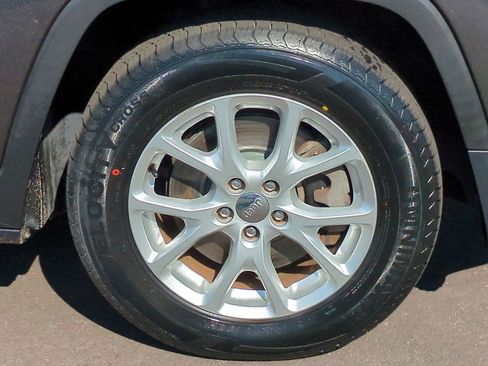 Used 2015 Jeep Cherokee Latitude w/ Comfort/Convenience Group image 10