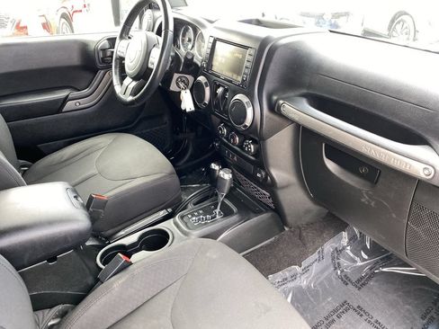 Used 2017 Jeep Wrangler Sport AWD/4WD image 9