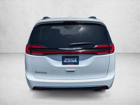 Used 2022 Chrysler Pacifica Touring-L FWD image 7