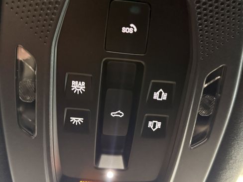 Used 2025 Porsche Cayenne GTS AWD/4WD image 18