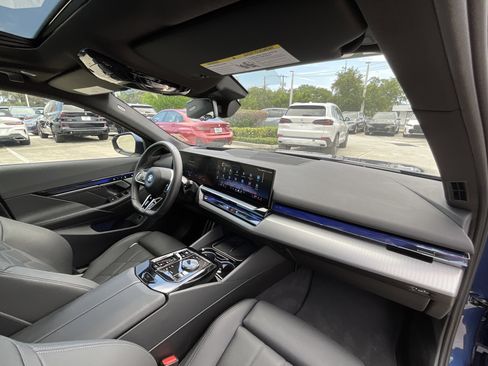 Certified 2025 BMW i5 xDrive40 w/ M Sport Package AWD/4WD image 20