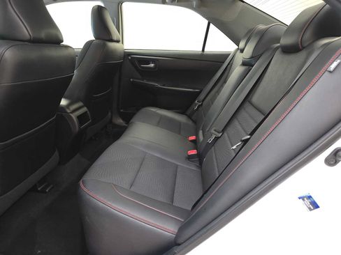 Used 2016 Toyota Camry SE w/ Moonroof Package FWD image 21