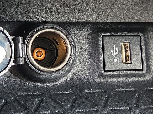 Used 2025 Toyota RAV4 XLE image 19