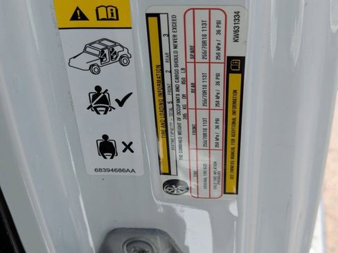 Used 2019 Jeep Wrangler Unlimited Sahara AWD/4WD image 15