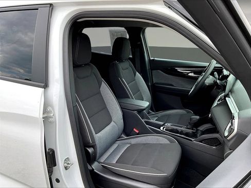 Used 2025 Chevrolet TrailBlazer LT FWD image 30