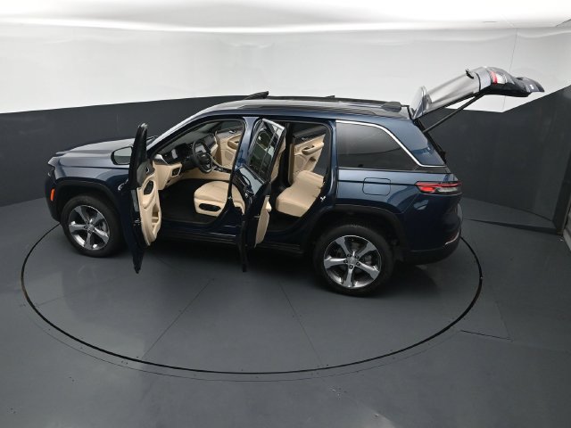 New 2026 Jeep Grand Cherokee Limited w/ Trailer Tow Package AWD/4WD image 27