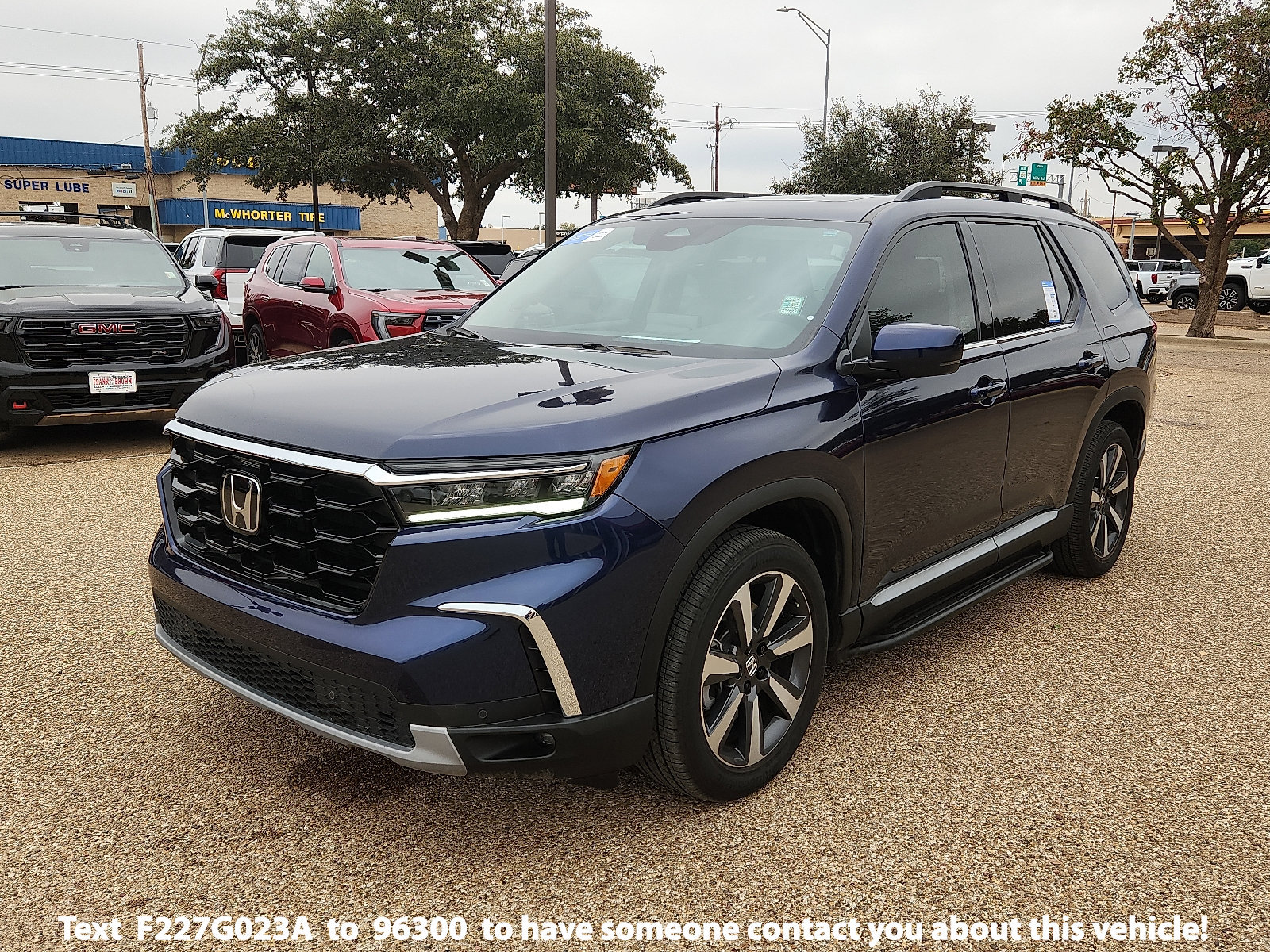 Used 2025 Honda Pilot Touring image 1