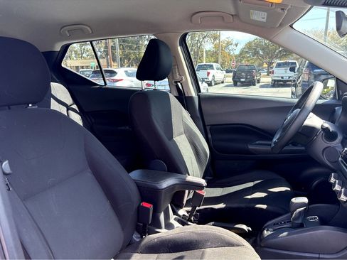 Used 2023 Nissan Kicks S image 9