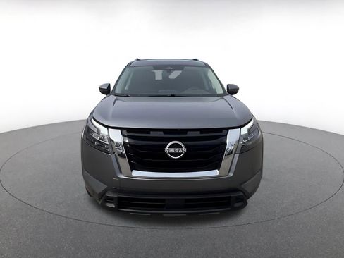 Used 2025 Nissan Pathfinder SV image 4