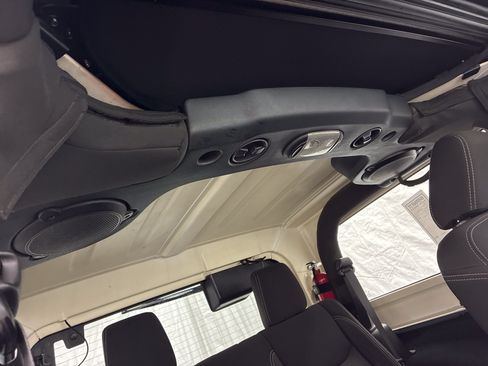 Used 2014 Jeep Wrangler Rubicon w/ Power Convenience Group AWD/4WD image 9