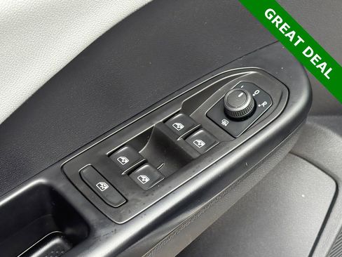 Used 2022 Volkswagen Taos SE w/ Panoramic Sunroof Package FWD image 29