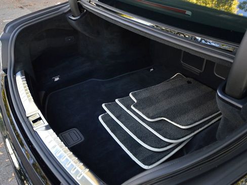 Used 2022 Bentley Flying Spur V8 image 75