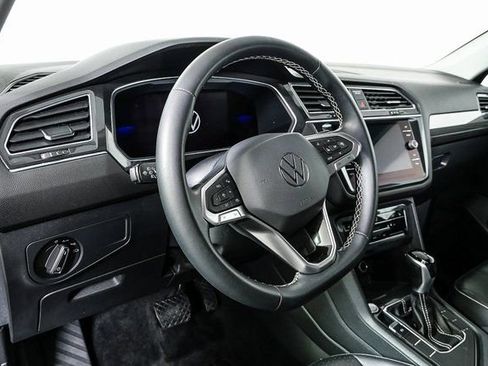 Certified 2022 Volkswagen Tiguan SE image 11