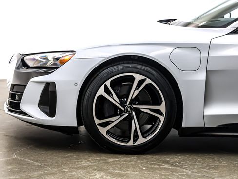 Used 2024 Audi RS e-tron GT image 11