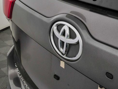 Used 2019 Toyota Highlander XLE FWD image 38
