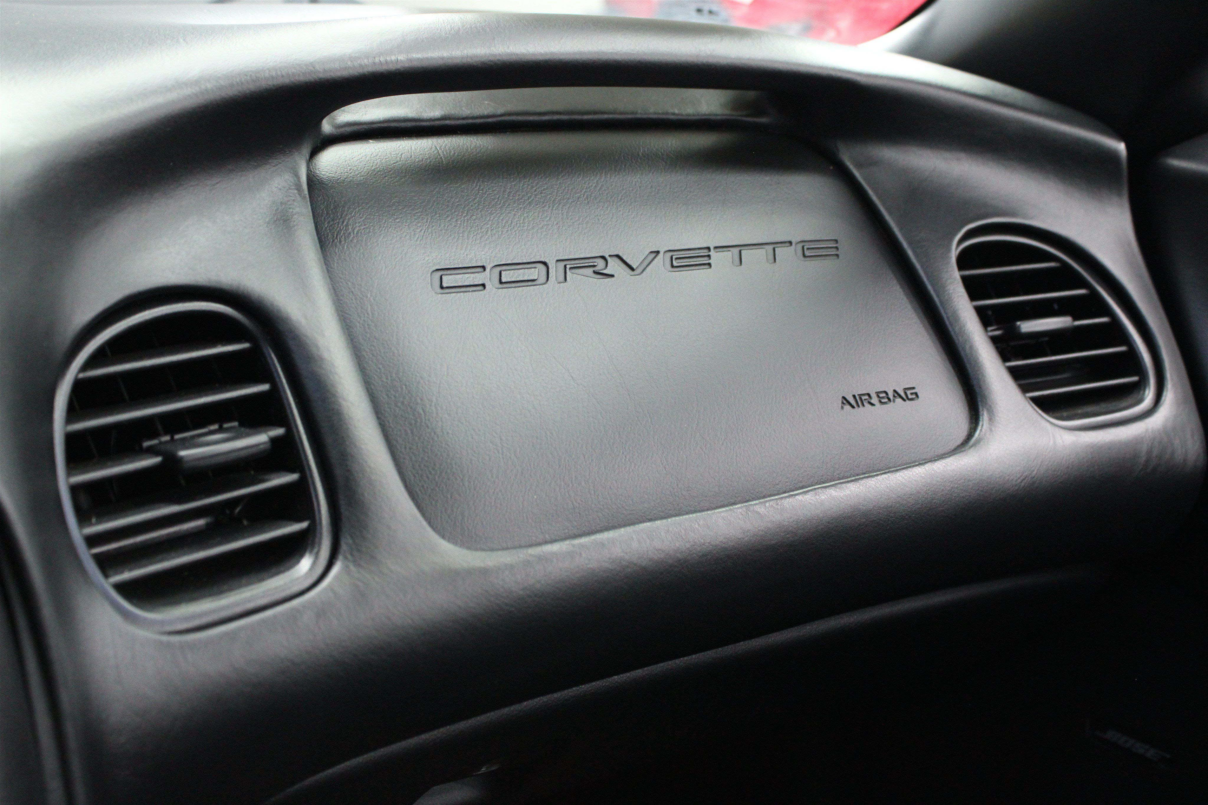 Used 2000 Chevrolet Corvette Coupe w/ Roof Pkg RWD image 15