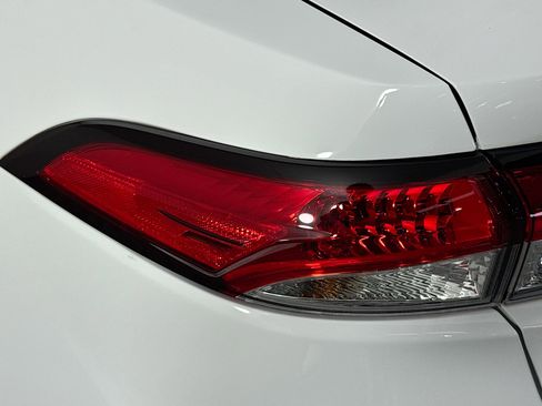 Used 2021 Toyota Corolla LE image 34