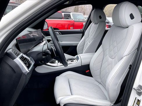 Used 2024 BMW X5 xDrive40i w/ Parking Assistance Package image 7