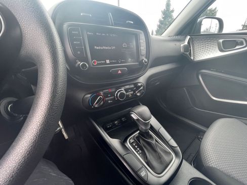 Used 2025 Kia Soul LX w/ LX Technology Package image 36