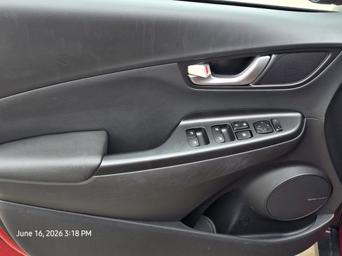 Certified 2022 Hyundai Kona Limited FWD image 17