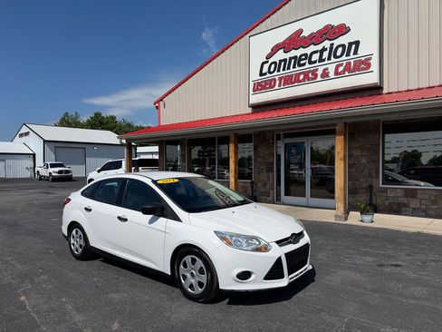 Used 2014 Ford Focus S FWD image 2