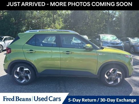 Used 2023 Hyundai Venue SEL FWD image 9