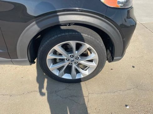 Used 2023 Ford Explorer Platinum w/ Technology Package AWD/4WD image 2