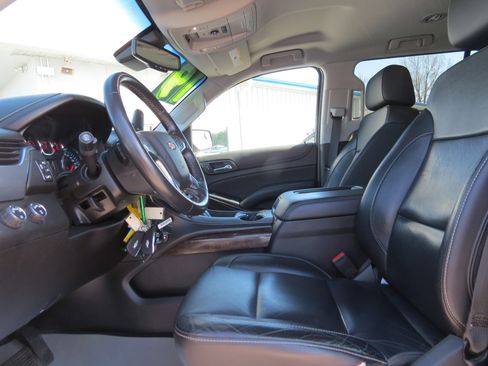 Used 2019 Chevrolet Suburban LT image 16
