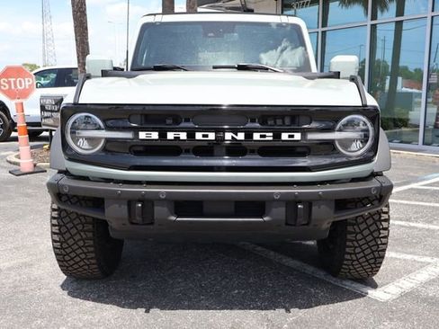 Used 2021 Ford Bronco Outer Banks w/ Sasquatch Package AWD/4WD image 2