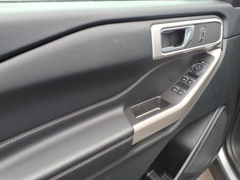 Certified 2023 Ford Explorer XLT w/ Equipment Group 202A AWD/4WD image 5